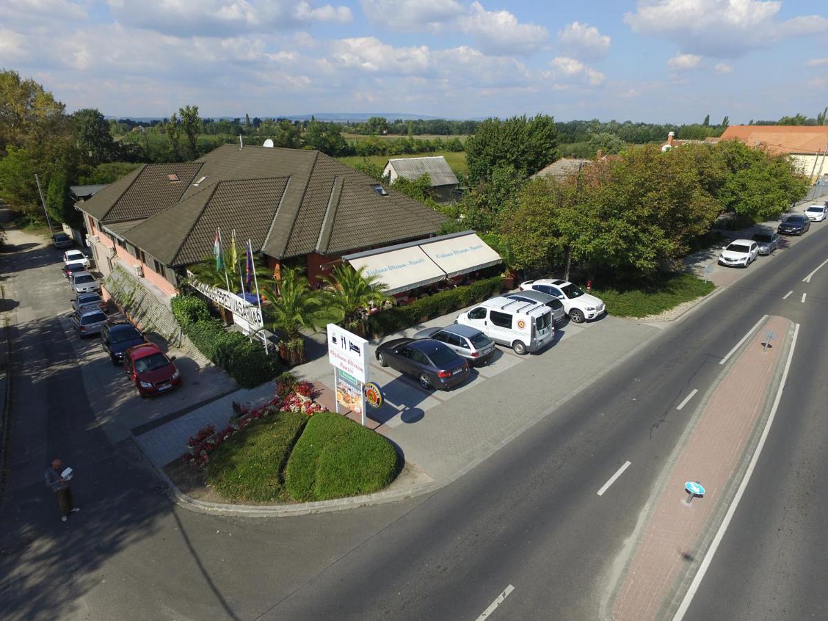 Kisduna Etterem-Panzio Dunaharaszti Zewnętrze zdjęcie